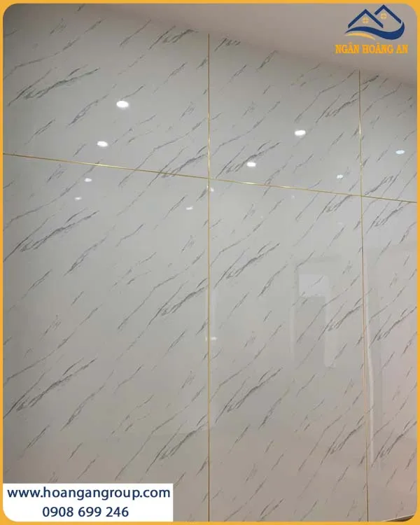Phòng Khách Được Ốp Tường Bằng Tấm Nhựa PVC Giả Đá Đẹp Và Thu Hút